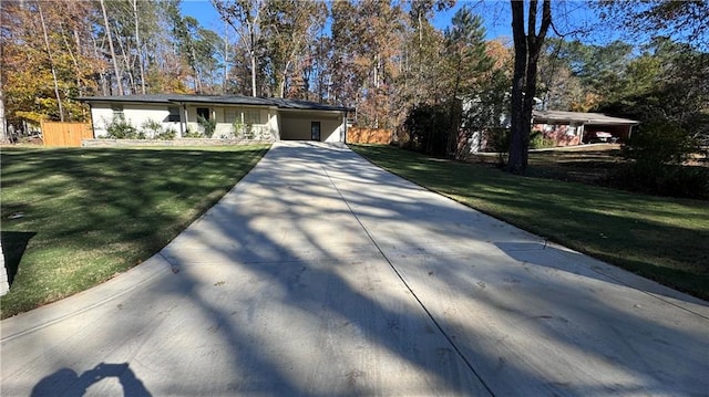 ranch-style house featuring a front yard