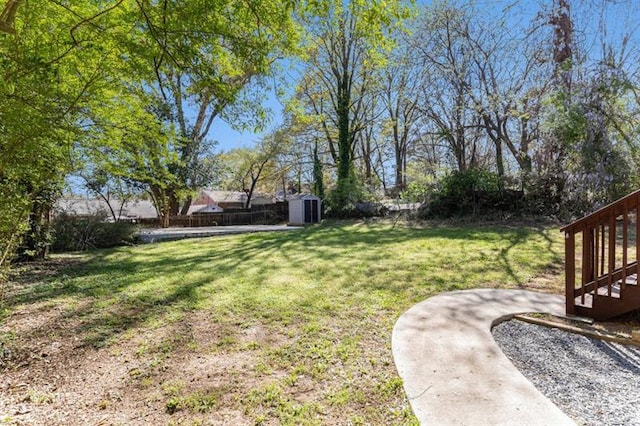 view of yard with a storage shed