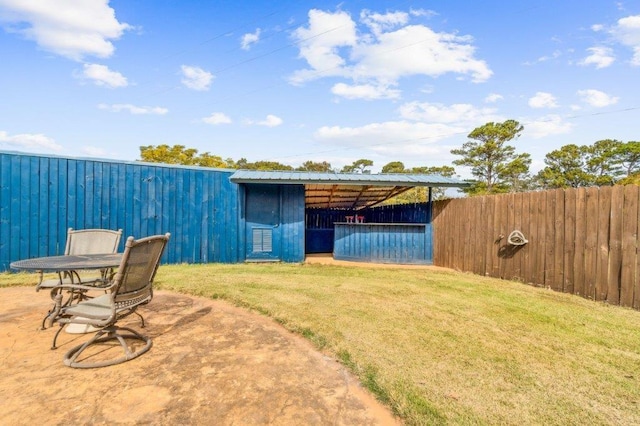 view of yard with an exterior structure and an outbuilding