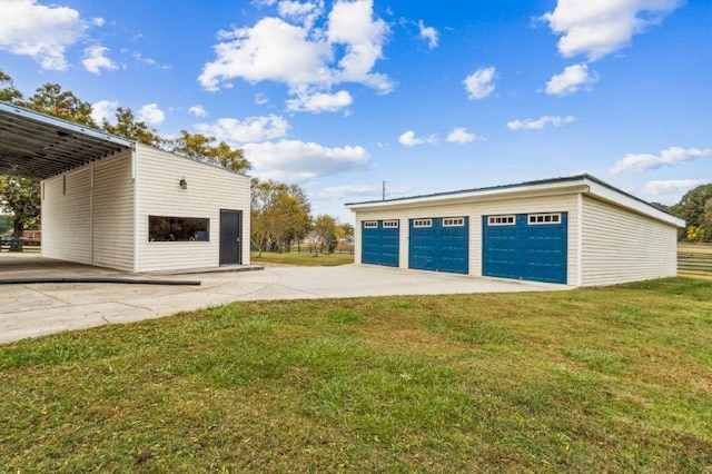 view of detached garage