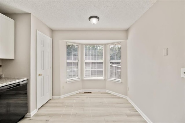 946 Redan Trce, Stone Mountain, GA 30088