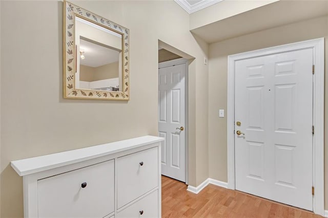 entrance foyer featuring light hardwood / wood-style flooring and crown molding