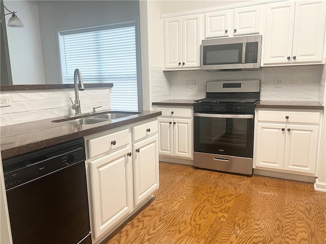 3277 Wyesham Cir, Duluth, GA 30096 - kitchen with stainless steel appliances, a sink, backsplash, and white cabinetry