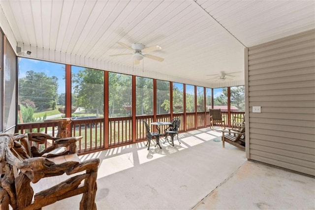 sunroom / solarium with ceiling fan