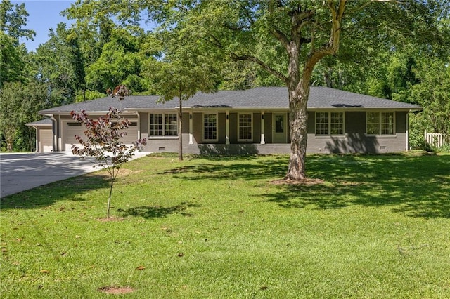 762 Rockbridge Rd NW, Lilburn, GA 30047 - single story home featuring an attached garage, driveway, a front lawn, and crawl space