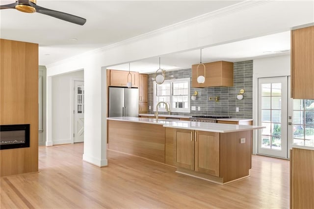 762 Rockbridge Rd NW, Lilburn, GA 30047 - kitchen featuring freestanding refrigerator, light wood-style flooring, light countertops, crown molding, and a ceiling fan