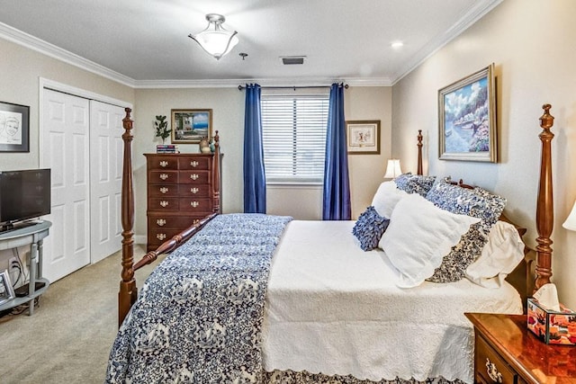 carpeted bedroom featuring visible vents, ornamental molding, and a closet