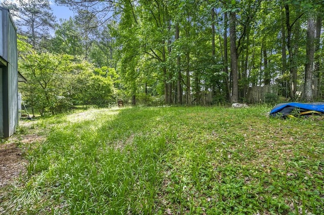 view of yard featuring a forest view