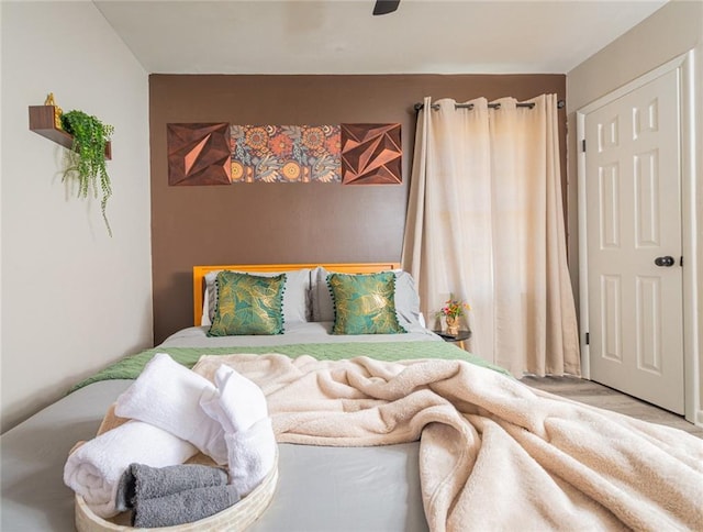 bedroom with a ceiling fan