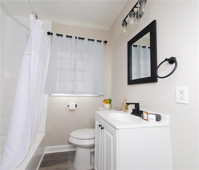 full bathroom featuring shower / tub combo with curtain, toilet, vanity, wood finished floors, and baseboards