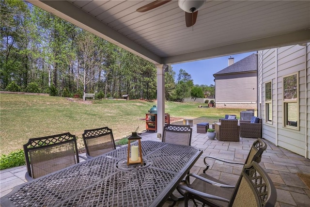 view of patio featuring outdoor dining area, an outdoor hangout area, and ceiling fan
