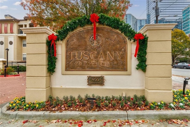 view of community / neighborhood sign