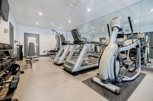 exercise room featuring recessed lighting