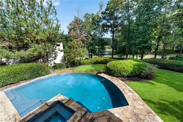 view of pool featuring a lawn and an in ground hot tub