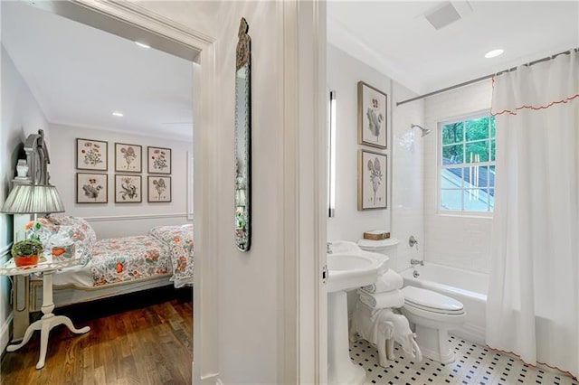 bathroom with toilet and shower / bath combo