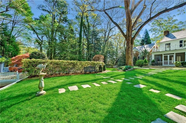 view of green lawn
