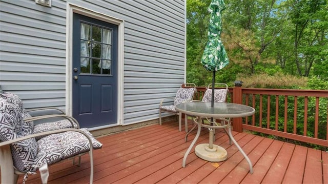 deck featuring outdoor dining space