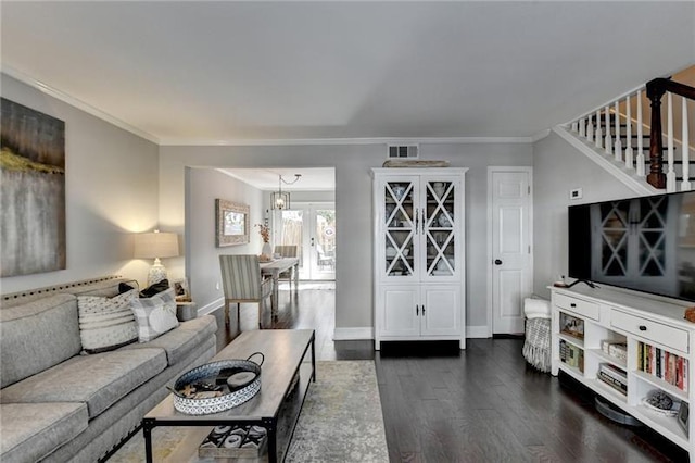 living area with baseboards, dark wood-style floors, visible vents, and ornamental molding