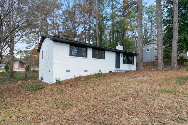 view of front of property with a front yard