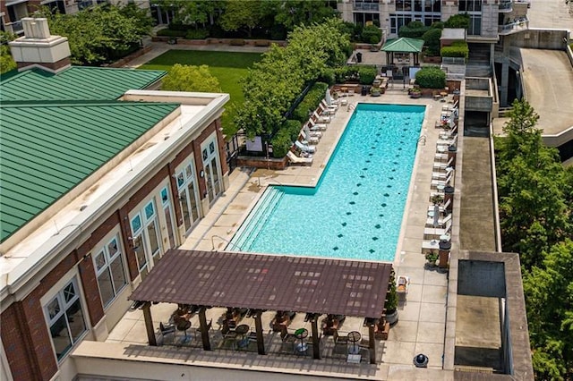 view of swimming pool