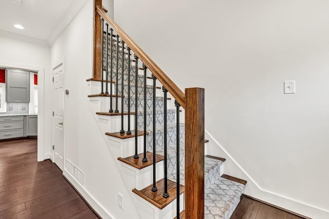 stairs featuring recessed lighting, ornamental molding, baseboards, and wood finished floors