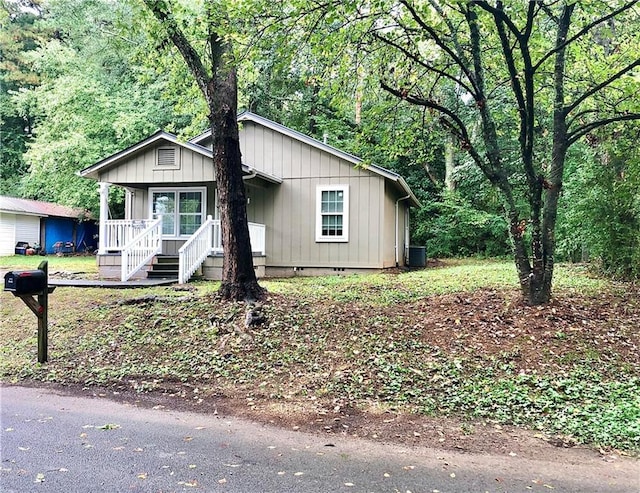 116 Nation Dr, Calhoun, GA 30701 - view of front of property featuring cooling unit and a porch