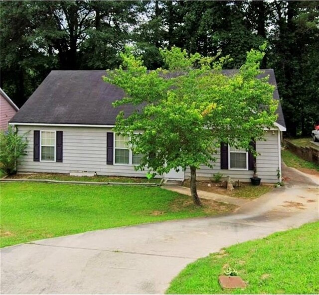 9161 Fairway Ct, Riverdale, GA 30274 - view of front of property with a front yard and concrete driveway