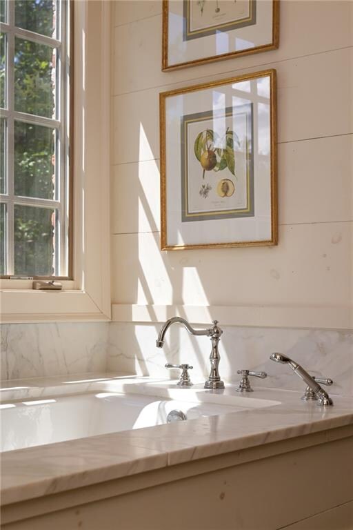 bathroom featuring tile walls