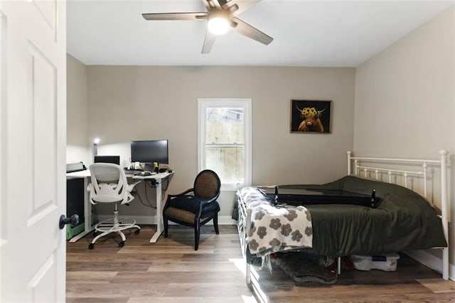 bedroom featuring light wood-style floors, ceiling fan, and baseboards