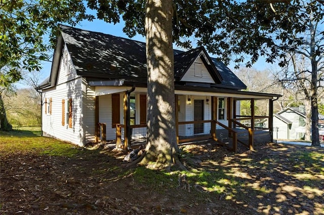 view of front of property featuring a porch