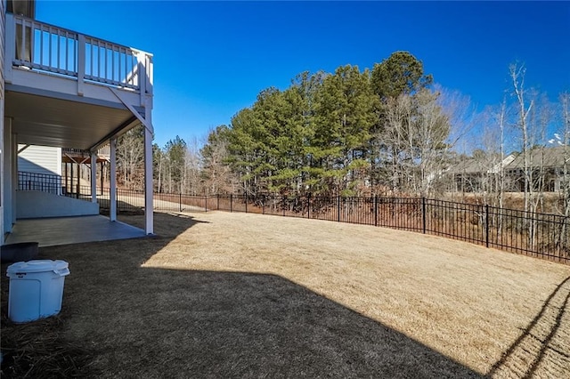 view of yard featuring a patio