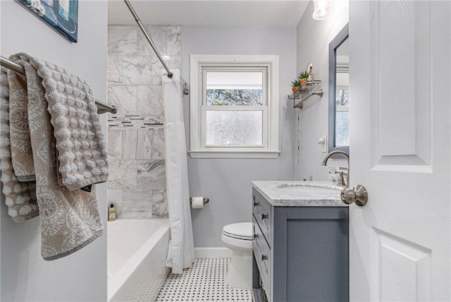 full bathroom featuring baseboards, toilet, vanity, and shower / tub combo with curtain