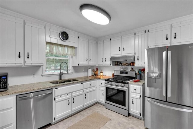 6863 Recreation Ln, Acworth, GA 30102 - kitchen featuring stainless steel appliances, a sink, under cabinet range hood, light wood-style floors, and white cabinets