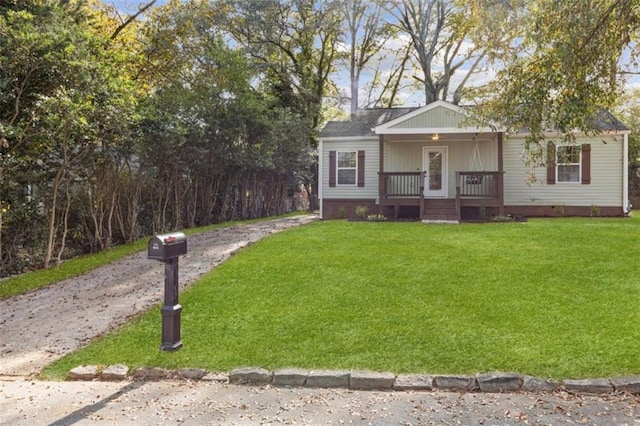 view of front facade featuring a porch and a front yard