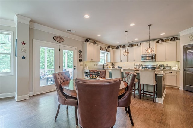 285 Turtle Rock Pl, Acworth, GA 30101 - dining area with crown molding, wood finished floors, baseboards, and recessed lighting