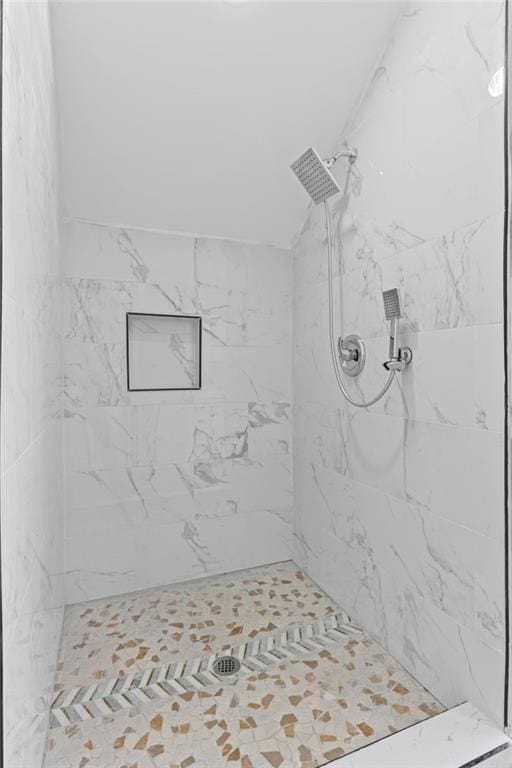 599 Daniel Ave, Decatur, GA 30032 - bathroom with tiled shower