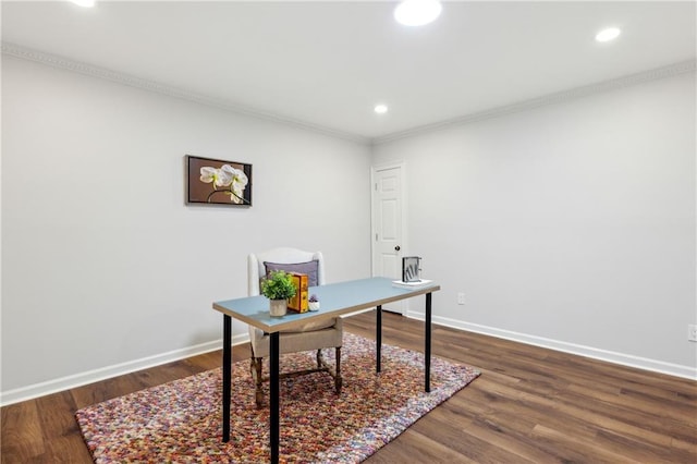 home office featuring recessed lighting, baseboards, dark wood-style flooring, and ornamental molding