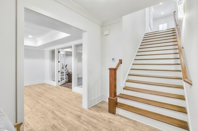 staircase with baseboards, recessed lighting, wood finished floors, and crown molding