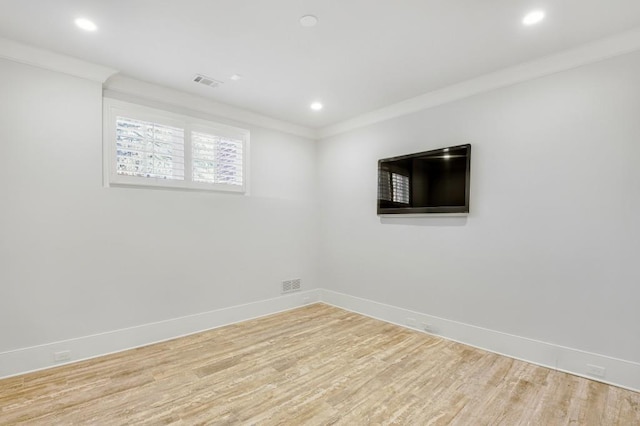 unfurnished room with recessed lighting, visible vents, baseboards, light wood finished floors, and crown molding