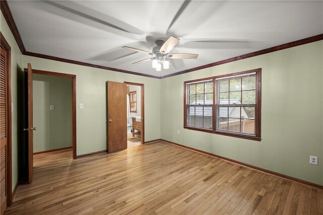 unfurnished bedroom featuring crown molding, a closet, light wood-style floors, baseboards, and ceiling fan