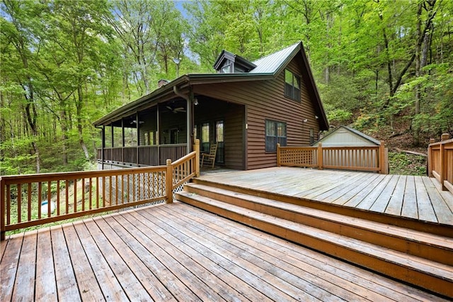 deck with a ceiling fan