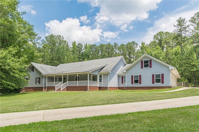 ranch-style house with covered porch and a front yard