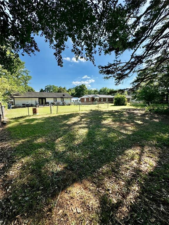 312 E Broad St, Winder, GA 30680 - view of yard
