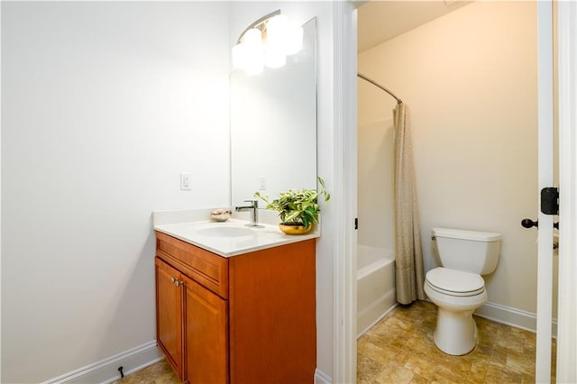 1076 Scenic Park Trl, Lawrenceville, GA 30046 - full bathroom with vanity, toilet, shower / bath combo with shower curtain, and baseboards