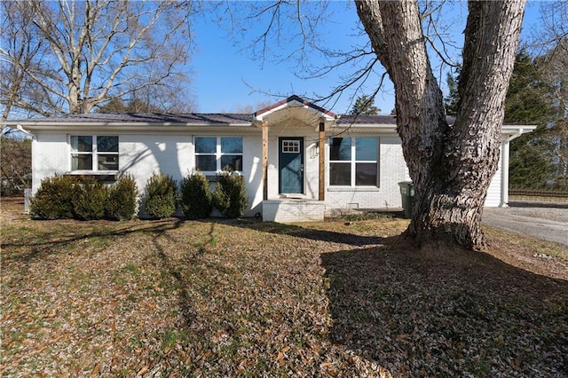 ranch-style house with a front lawn