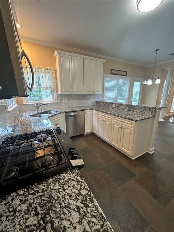 3381 Walkers Ridge Rd, Dacula, GA 30019 - kitchen featuring stainless steel dishwasher, crown molding, a sink, plenty of natural light, and cooktop