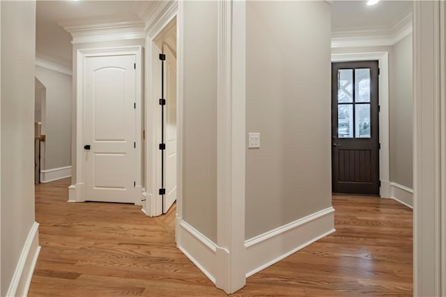 hallway featuring crown molding, recessed lighting, baseboards, and light wood-style floors