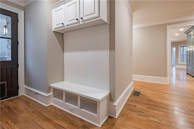 mudroom with visible vents, crown molding, light wood-style floors, baseboards, and recessed lighting