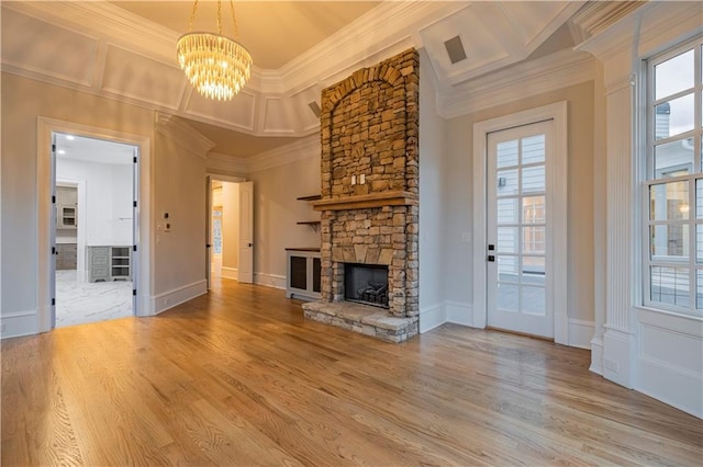 unfurnished living room featuring an inviting chandelier and crown molding