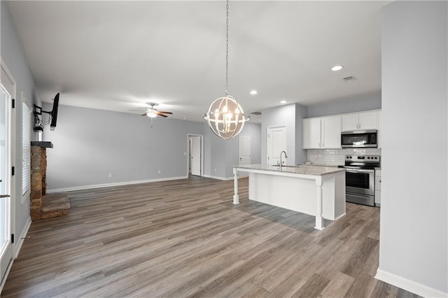 526 Wilbanks Rd, Alto, GA 30510 - unfurnished living room with a ceiling fan, baseboards, recessed lighting, and light wood-style flooring